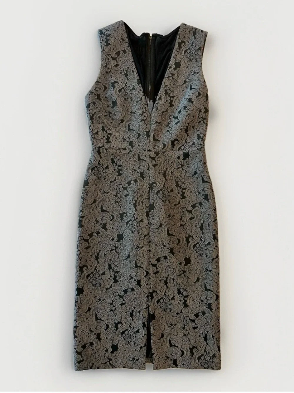 Alice + Olivia Baylee in Grey Black Brocade Lace V-neck Sheath Dress Size 4